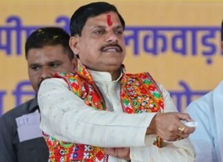 भाजपा ने विधायकों को सोमवार तक रोका, तीसरी सीट के लिए आठ विधायकों पर फोकस, क्या है पूरा समीकरण, कांग्रेस के कितने विधायक बैठक में थे शामिल, किसके भरोसे बैठी है भाजपा, उलटफेर की संभावना के बीच नटराजन नामांकन की तैयारी में,,,