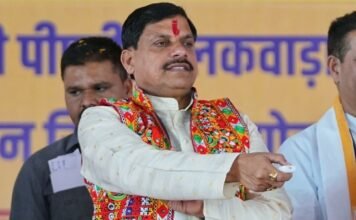 भाजपा ने विधायकों को सोमवार तक रोका, तीसरी सीट के लिए आठ विधायकों पर फोकस, क्या है पूरा समीकरण, कांग्रेस के कितने विधायक बैठक में थे शामिल, किसके भरोसे बैठी है भाजपा, उलटफेर की संभावना के बीच नटराजन नामांकन की तैयारी में,,,