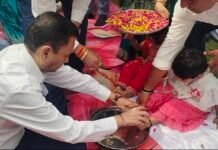 पूर्व सांसद ने पखारे कन्याओं के पांव, कन्या भोज पर लिया आशीर्वाद, भेंट दी और जिले के लिए मांगी सुख सम्रद्धि, बोले सनातन परंपरा का निर्वहन लगातार करते रहेंगे,,,