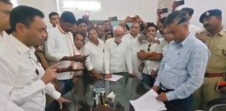 नाराज नकुलनाथ कार्यकर्ता के लिए पहुंचे कंट्रोल रुम, पुलिस अधिकारी से बोले डर का माहौल बन रहा है, कार्यवाही न हुई तो सीएम से चर्चा करुंगा, भाजपा नेता पर लगे कांग्रेस कार्यकर्ता की किडनेपिंग का आरोप,